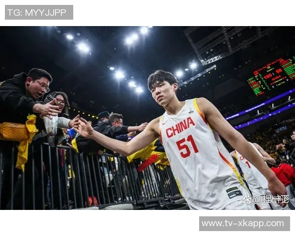 杨瀚森逐渐适应高强度比赛展现出色表现赢得球迷赞誉