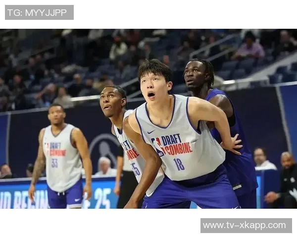 比卢普斯场下表现获高分评价小杨认为他值得8到9分