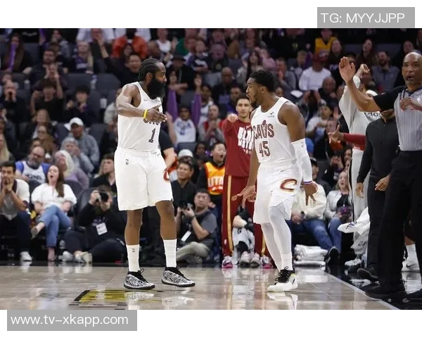 哈登谈球队进攻多样性每场比赛总有新星崭露头角